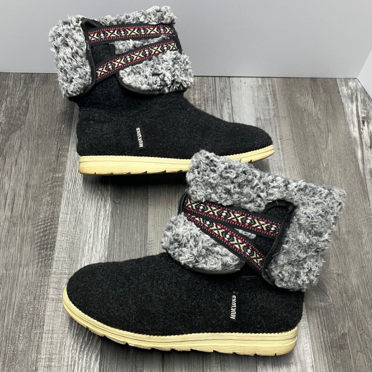 Muk Luks Womens Sz 8 Black Faux Fur Trim Ankle Boots Geometric Strap Cabin Boot